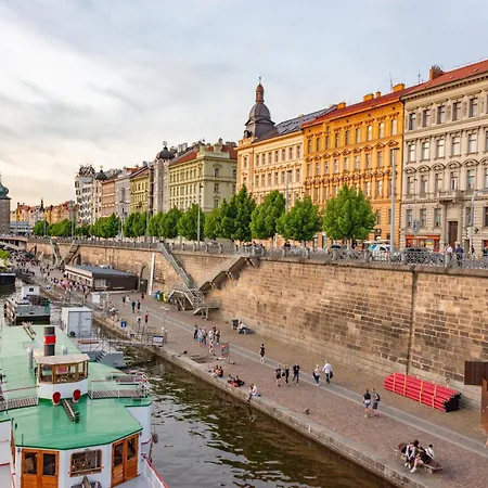Cozy Homestay At Prague Main Station-3