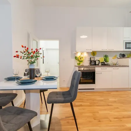 Washingtonova Cr Apartments-3