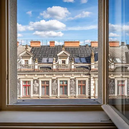 Theatre 9 Apartments By Adrez-2