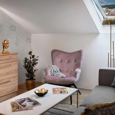 Theatre 9 Apartments By Adrez-3
