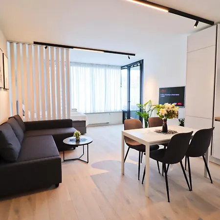 Sunny Apartment In Smichov, Prague 5-2