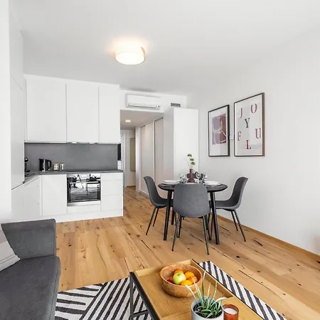Stylish Apartment - Free Parking, Cinema, By Gravity Prague-2