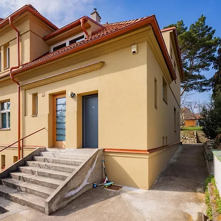 Family Friendly Spacious Two Floor B&B Prague-3