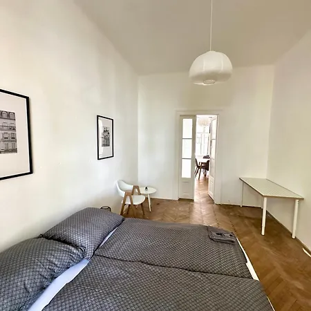 Best Location In Prague! 4 Bedrooms And Super Host!-3