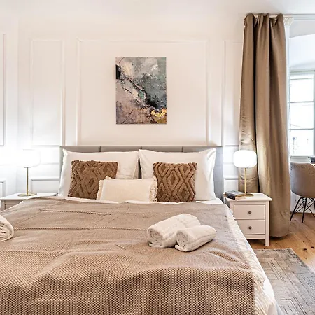 Exquisite 2 Bedroom Apartment At Lesser Town By Easybnb Premium-2