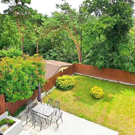 Apartmánový dům se zahradou v klidné části Prahy-2