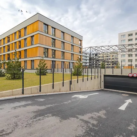Design Apartment - Balcony, Free Parking, Yoga, 10 Mins To Center, By Gravity Prague-3
