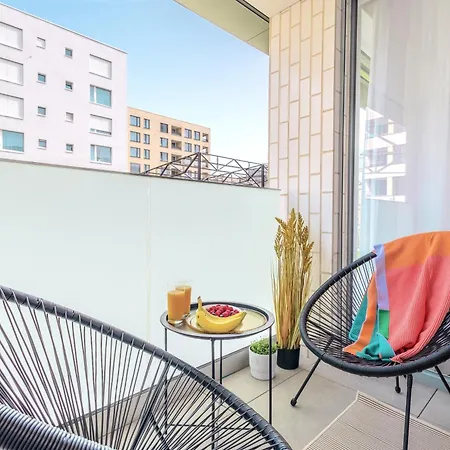 Yellow Apartment - Balcony, Free Parking, By Gravity Prague-3