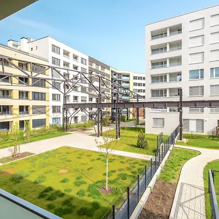 Yellow Apartment - Balcony, Free Parking, By Gravity Prague-2