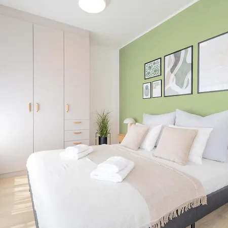 Bright 2Br - 8Th Floor, Balcony, Free Parking - By Gravity Prague-3