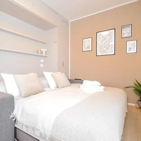 Bright 2Br - 7Th Floor, Balcony, Free Parking By Gravity Prague-3