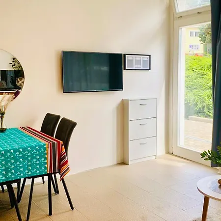 Free Parking - Green Studio Apartment - Private - Ground Floor - Near Center-3