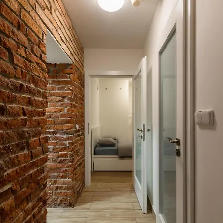 Spacious Apartment In Quiet Courtyard Near Charles Bridge-2