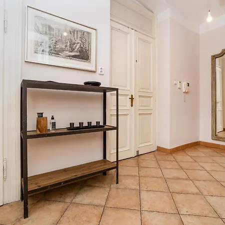 Large And Modern Apartment In The Heart Of Prague-2