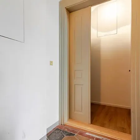 Apartman Namesti Miru-2