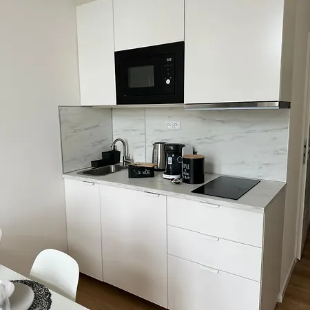 Apartman Namesti Miru-3