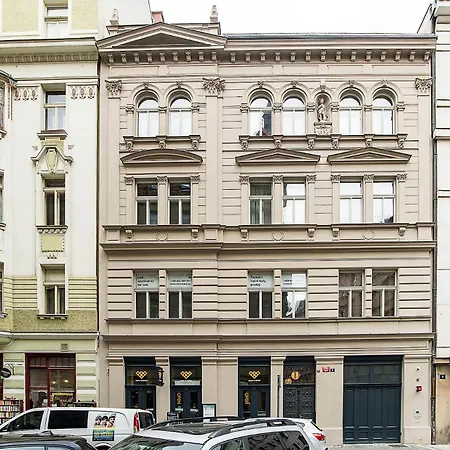 Large And Modern Apartment In The Heart Of Prague-2