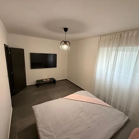 Byt Apartman 72M2 Private Garden Parking Free-2