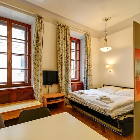 Historic Centre Apartments VIII-3