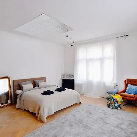 Airy & Bright Flat In Dejvice By Prague Castle-3
