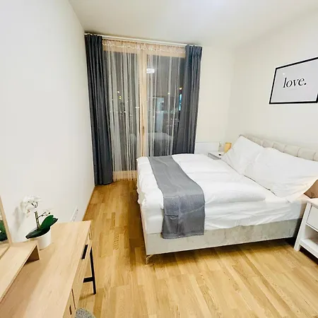 New Luxury Apartmen At Andel Metro Station-2