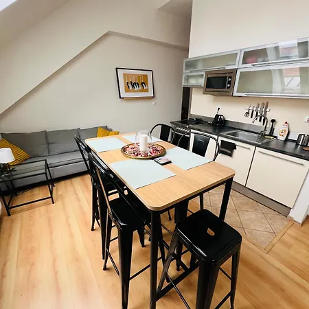 Central, Cozy & Stylish Apartment With Views-3