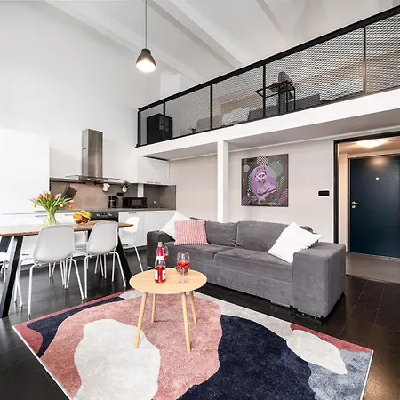 2-Room Loft-Apartments I 6 Guests I Metro I Karlin-3