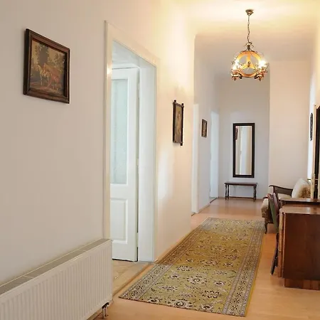 Large Apartment Sleeps Up To 10 M4A-2