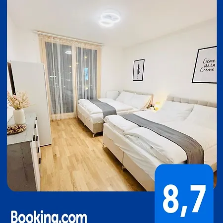 New Luxury Apartmen At Andel Metro Station-3