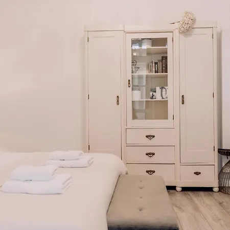 Wenceslas Square / Main Station - New Studio*****-3