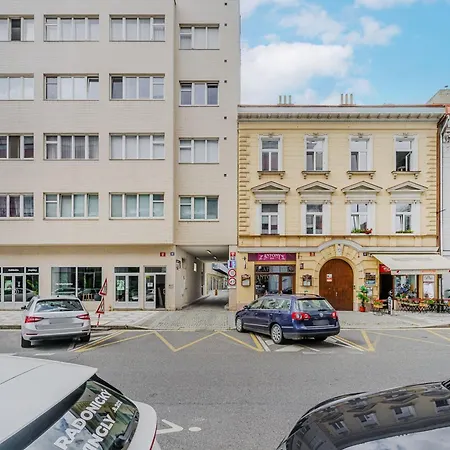 Spacious Family Apartments With Balcony I Metro I Karlin-3
