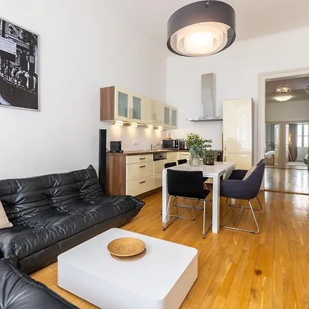 Spacious 3Br Apartment In Lesser Town By Easybnb Premium-3