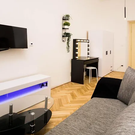 Black & White Apartment Prague By Wenceslas Square And Muzeum-3