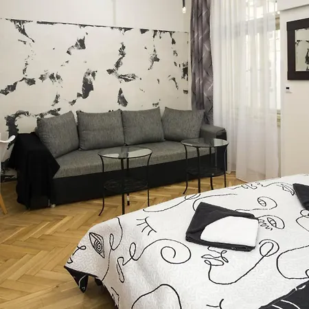 Black & White Apartment Prague By Wenceslas Square And Muzeum-3