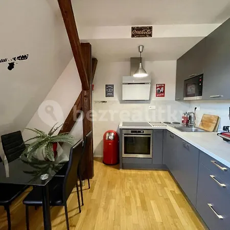 Podkrovní hnízdečko-2
