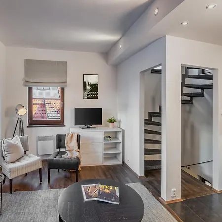 4 Arts Apartments By Adrez-3