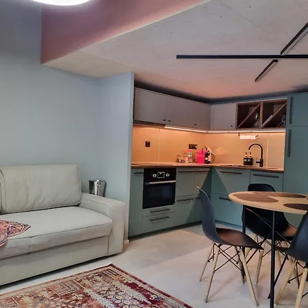 Beautiful Duplex 20 Min From Center-2