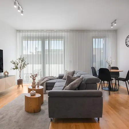 Viktoria Suite N3 With Garage & Balcony-2
