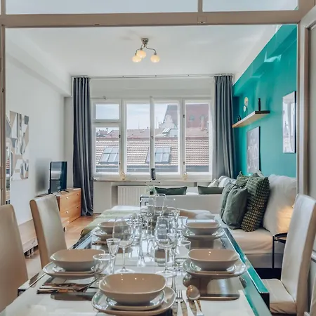 Downtown 2Bd Riverside Apartment Near Dancing House-3