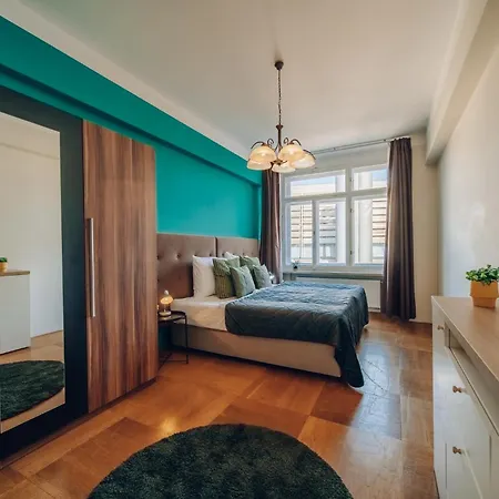 Downtown 2Bd Riverside Apartment Near Dancing House-3