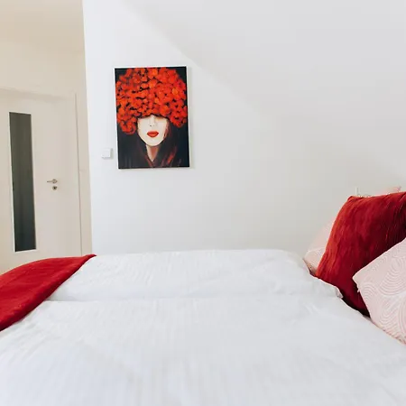 Diamondvilla, 4 Bedroom Apartment, Garden & Spa-2