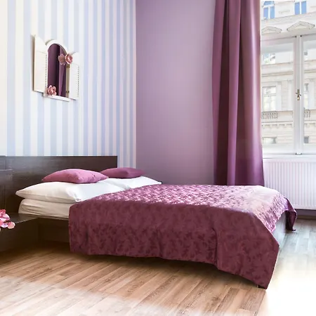 Royal Court Legerova-2