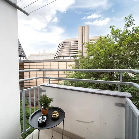3B Bright Beautiful Newly Renovated 3Br-2
