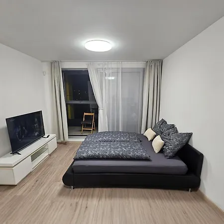 Prague Centre Luxury Apartment & Parking - With Large Glass Balcony-2