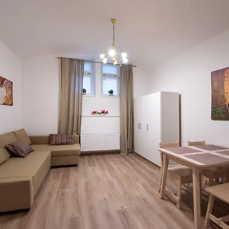 Residence Dobrovskeho 30-3