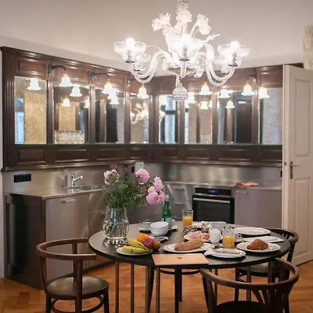 King Charles Apartment-2