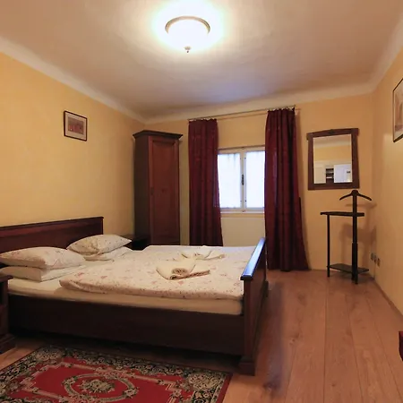 1 Bed Flat - Sleeps 3 - Courtyard - Wifi-3