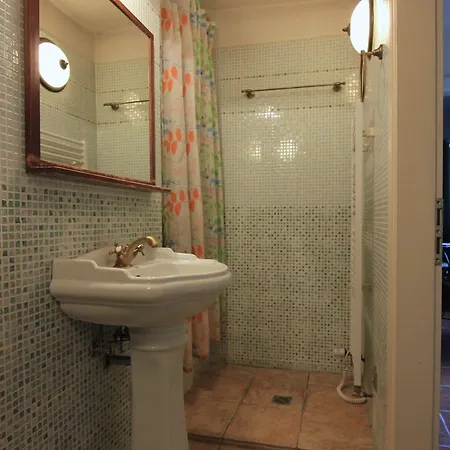 1 Bed Flat - Sleeps 3 - Courtyard - Wifi-2