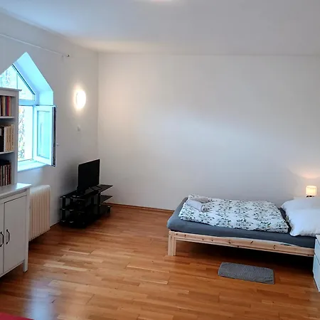 Ubytování nad kostelem pro ženy-3