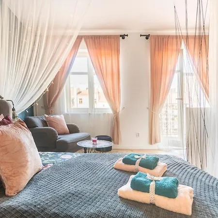 Romantic Designer Apartment Prague-3